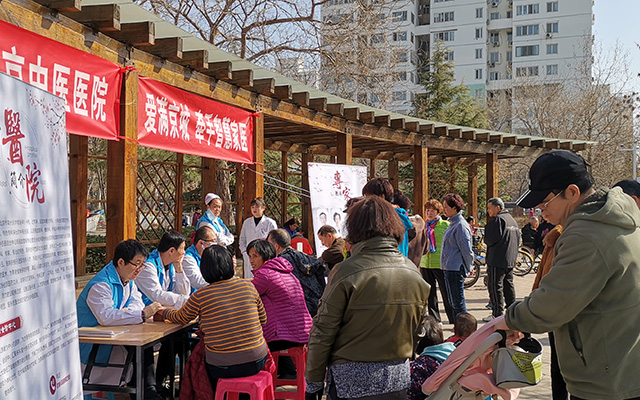 【学雷锋日】千亿体育官网,APP下载举办“爱满京城，牵手智慧家医”志愿服务活动(图2)